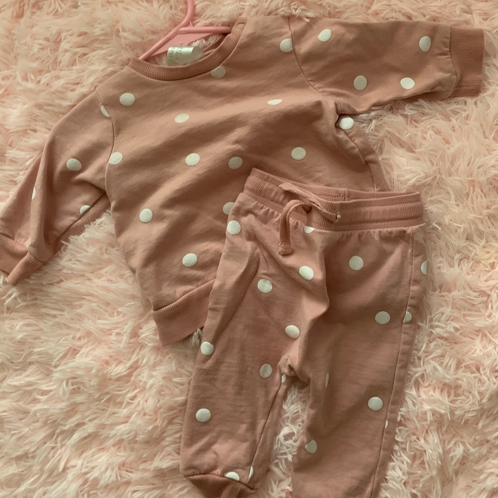 2-piece sweatshirt set -size 2-4months